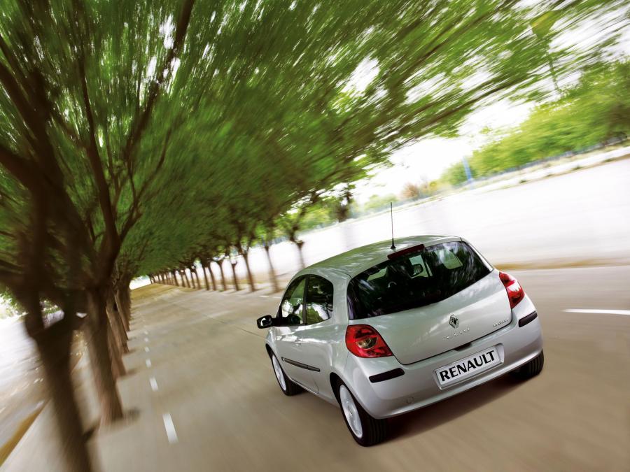  Renault Clio 2006 года  (фото 18 из 97)